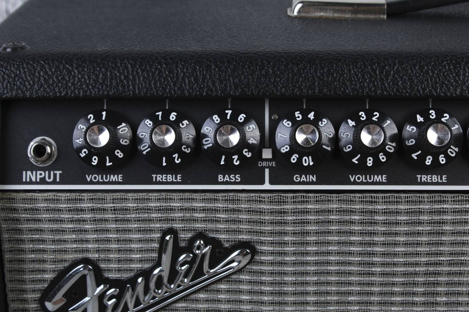 Fender Deluxe VM Vintage Modified 2-Channel 40-Watt 1x12x22 Guitar Combo