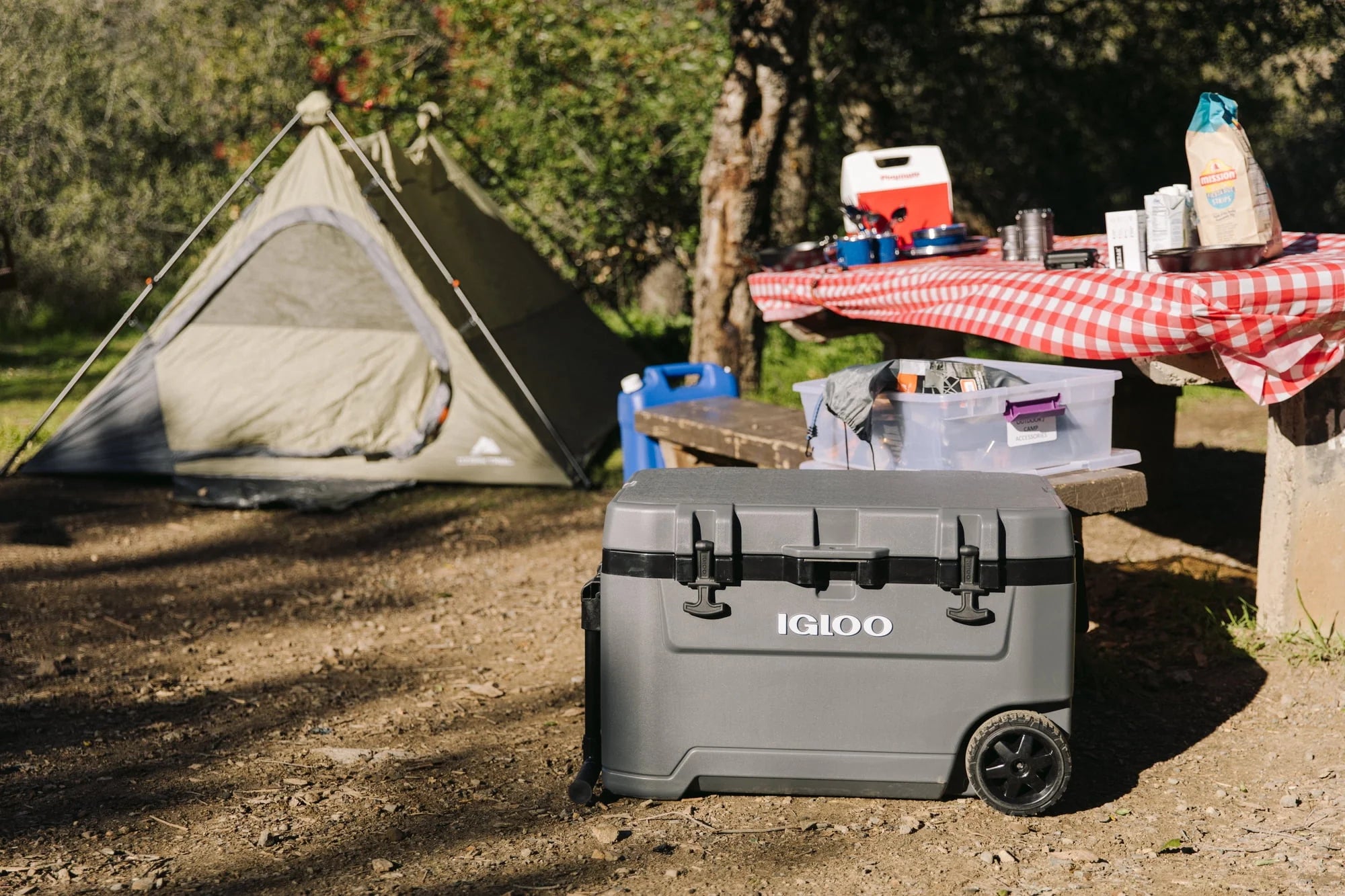 Igloo Overland 72 Quart Ice Chest Cooler with Wheels, Gray (31 x 18 x18)
